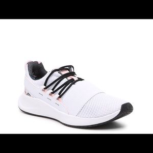 Under Armour Breathe Lace Lightweight Running Shoe